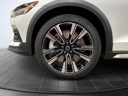 New 2026 Volvo V60 B5 Cross Country Ultra w/ Climate Package image 14