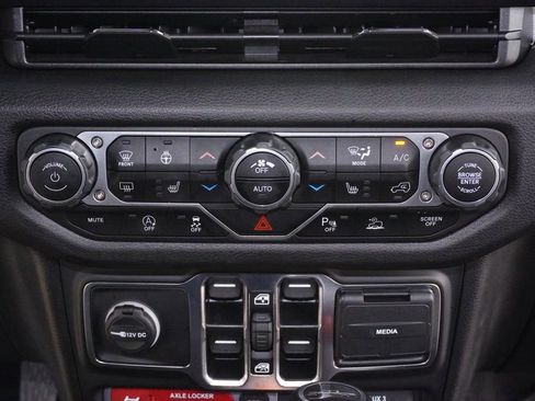 Used 2025 Jeep Gladiator Sport AWD/4WD image 11