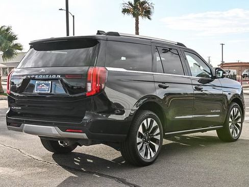 Certified 2025 Ford Expedition Platinum w/ Driver's Package AWD/4WD image 9