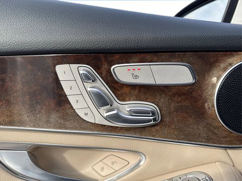 Used 2019 Mercedes-Benz GLC 300 4MATIC image 23