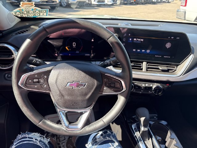 Used 2025 Chevrolet Trax ACTIV w/ Sunroof Package FWD image 10