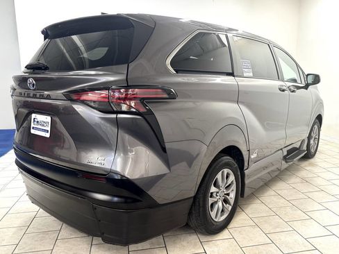 Used 2022 Toyota Sienna LE image 8