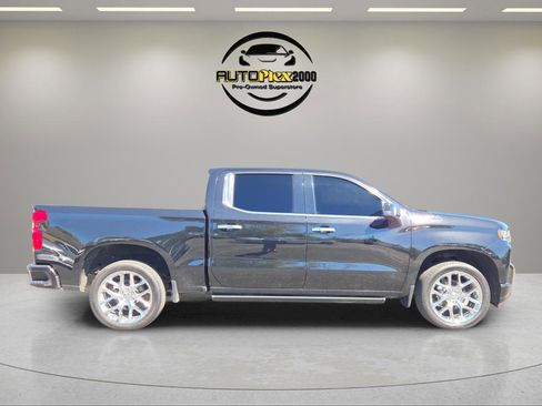 Used 2022 Chevrolet Silverado 1500 High Country w/ Technology Package AWD/4WD image 8