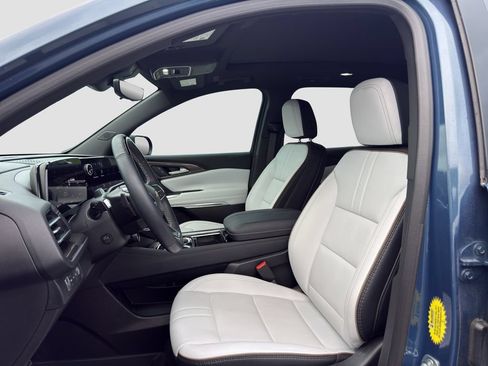 Used 2025 Chevrolet Traverse High Country w/ LPO, Floor Liner Package AWD/4WD image 27