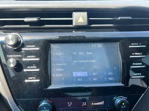 Used 2018 Toyota Camry SE FWD image 11