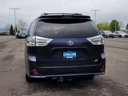 Used 2019 Toyota Sienna SE w/ SE Preferred Package AWD/4WD image 7