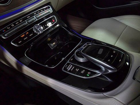 Used 2017 Mercedes-Benz E 400 4MATIC Wagon image 29