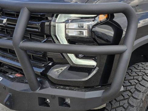 Used 2025 Chevrolet Silverado 3500 High Country w/ High Country Premium Package AWD/4WD image 9