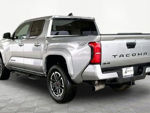 Used 2025 Toyota Tacoma TRD Sport image 4