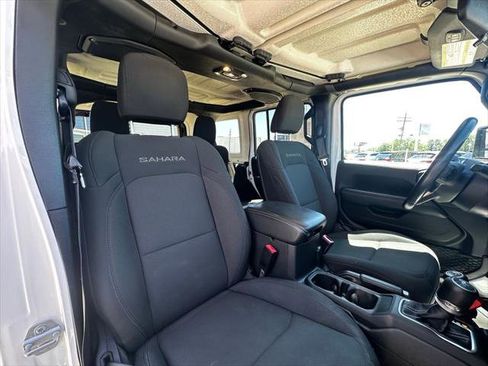Used 2019 Jeep Wrangler Unlimited Sahara AWD/4WD image 30
