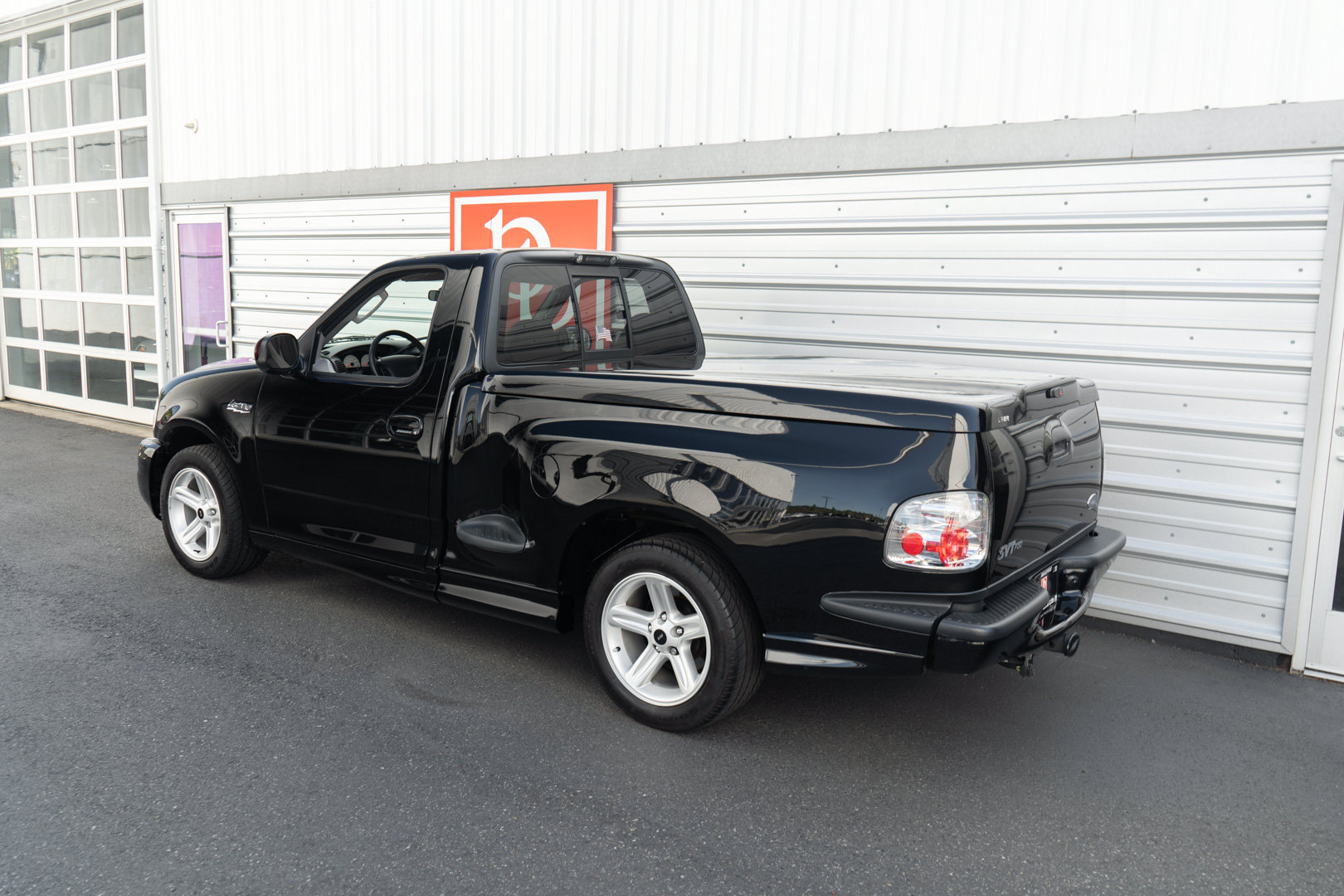 Used 2004 Ford F150 Lightning RWD image 31