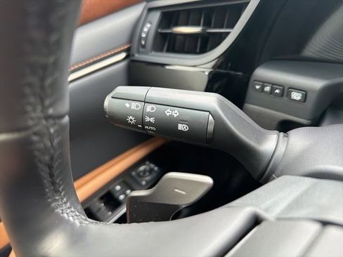 Used 2023 Lexus ES 350 w/ Premium Package image 34