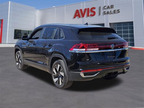 Used 2025 Volkswagen Atlas Cross Sport SE image 3