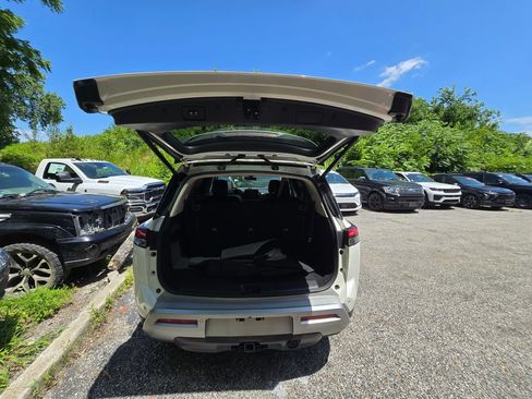 Used 2023 Nissan Pathfinder SL w/ SL Premium Package AWD/4WD image 19