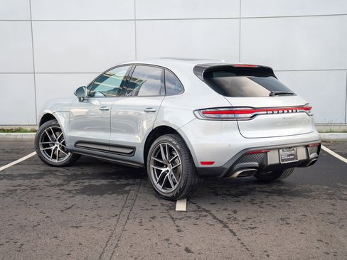 Certified 2025 Porsche Macan image 3