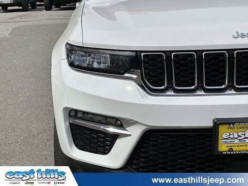 Certified 2023 Jeep Grand Cherokee Limited w/ Trailer Tow Prep Group (B) AWD/4WD image 9