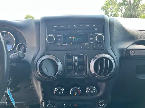 Used 2018 Jeep Wrangler Unlimited Sport S AWD/4WD image 17