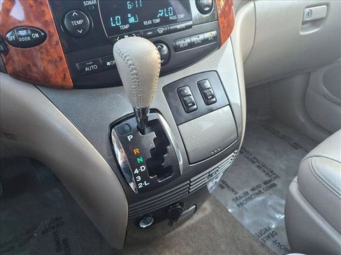 Used 2008 Toyota Sienna XLE FWD image 12