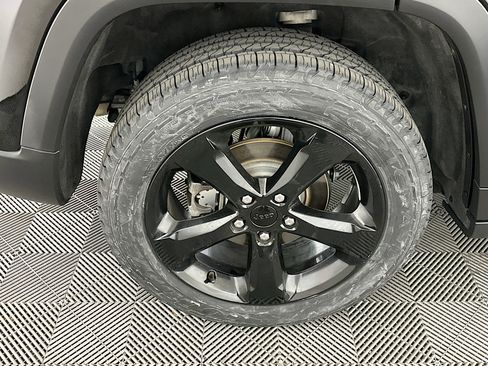 Used 2023 Jeep Grand Cherokee Altitude image 11