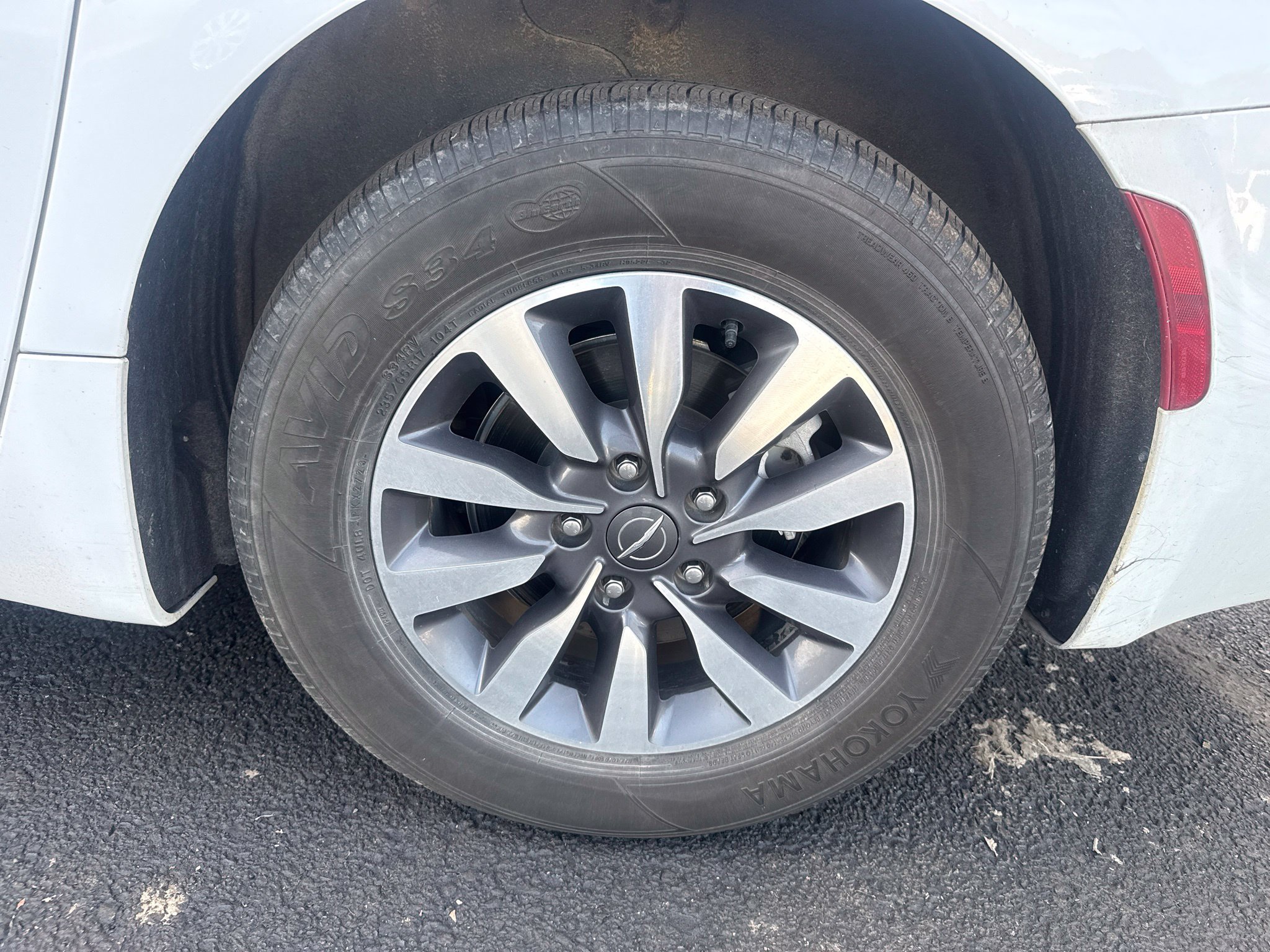 Used 2021 Chrysler Pacifica Touring-L FWD image 9