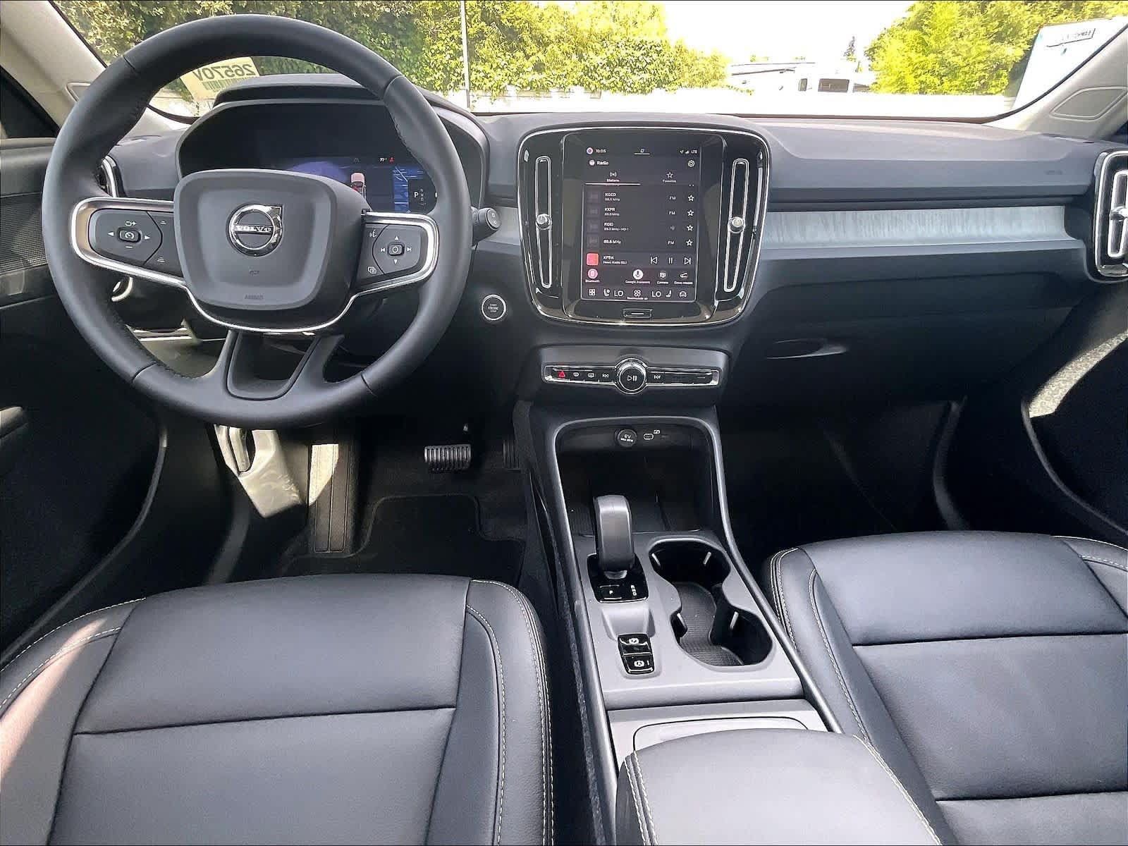 New 2026 Volvo XC40 B5 Core w/ Climate Package AWD/4WD image 7