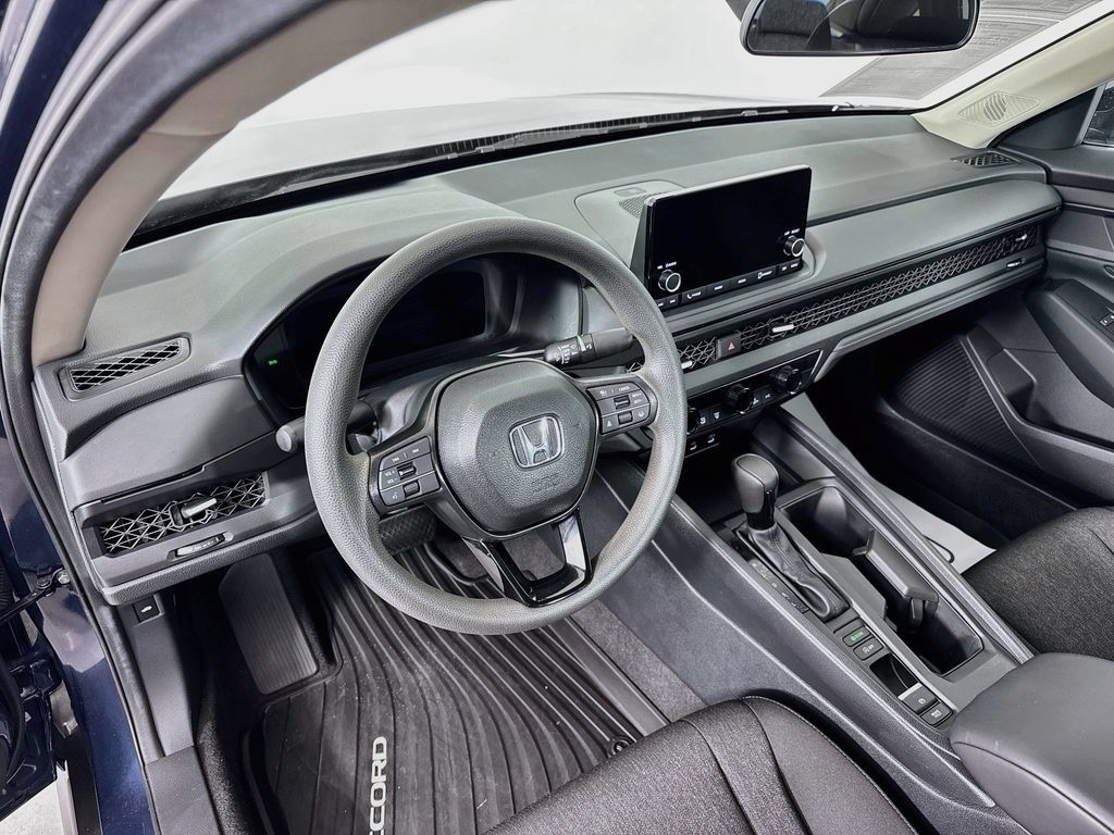 Used 2025 Honda Accord SE image 9
