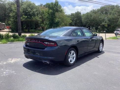 Used 2019 Dodge Charger SXT image 5