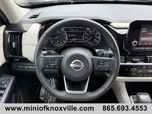 Used 2024 Nissan Pathfinder SV FWD image 19