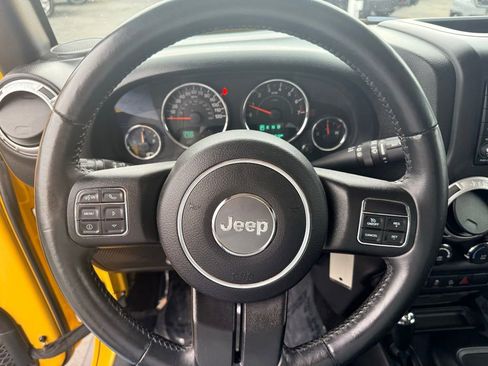 Used 2015 Jeep Wrangler Unlimited Sahara w/ Connectivity Group AWD/4WD image 19