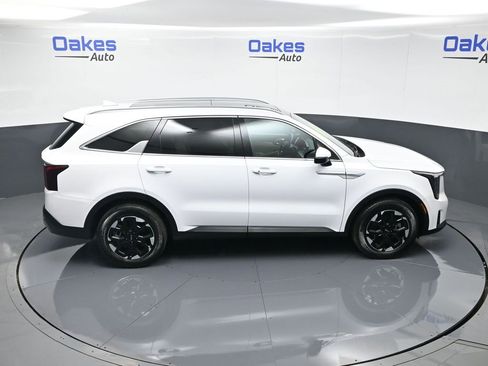 Certified 2025 Kia Sorento S w/ Panoramic Sunroof Package image 56