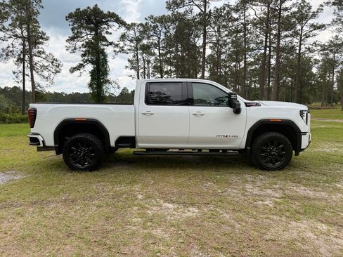 Used 2024 GMC Sierra 2500 AT4 w/ Technology Package AWD/4WD image 9