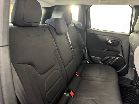 Used 2020 Jeep Renegade Latitude w/ Cold Weather Group AWD/4WD image 33