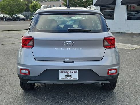 Used 2026 Hyundai Venue SEL FWD image 6