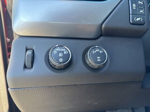 Used 2019 Chevrolet Suburban LT image 17