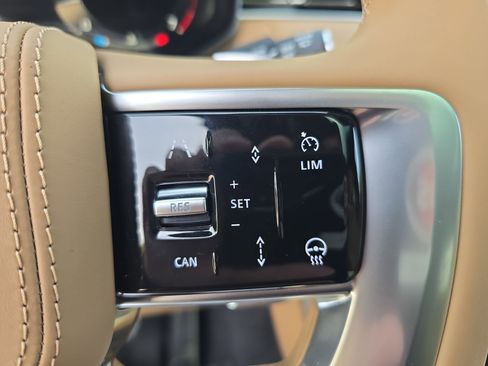 New 2026 Land Rover Range Rover Long Wheelbase SE AWD/4WD image 18