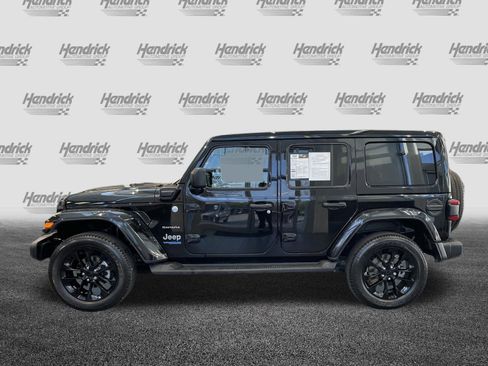 Used 2022 Jeep Wrangler Unlimited Sahara w/ Cold Weather Group image 7