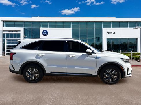 Used 2023 Kia Sorento EX FWD image 4