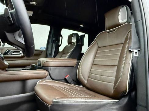 Used 2025 GMC Yukon Denali Ultimate AWD/4WD image 13