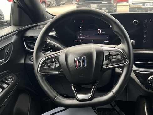Used 2025 Buick Envista Sport Touring image 11