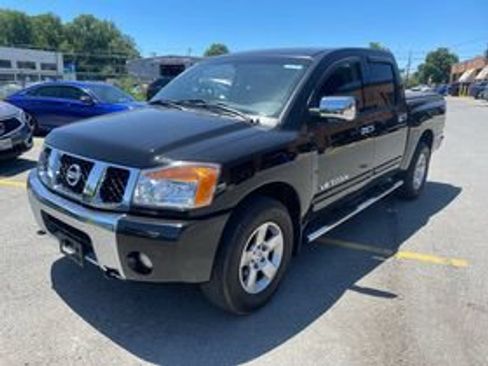 Used 2005 Nissan Titan SE AWD/4WD image 1