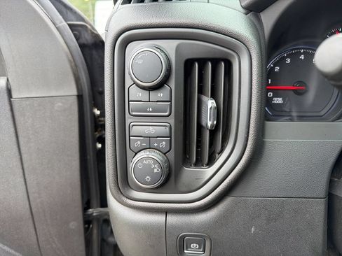 Used 2022 Chevrolet Silverado 2500 Custom w/ Custom Convenience Package AWD/4WD image 16