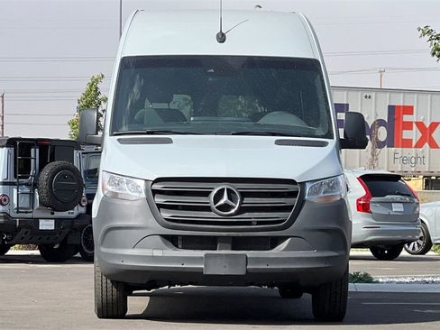 Used 2024 Mercedes-Benz Sprinter 2500 image 8