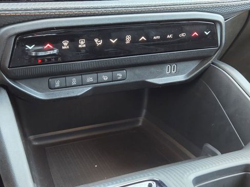 New 2026 Jeep Cherokee Overland w/ Trailer Tow Group AWD/4WD image 12