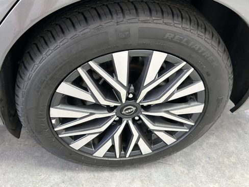 Used 2025 Nissan Altima 2.5 SV FWD image 9