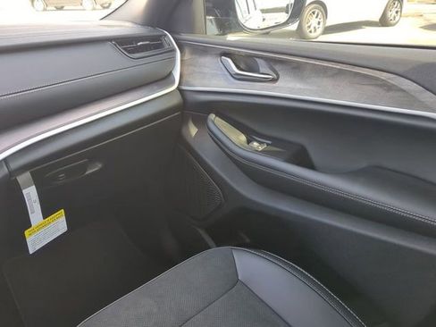 New 2026 Jeep Grand Cherokee Altitude image 20