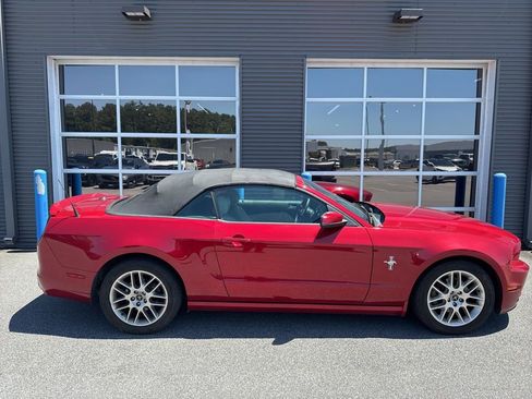 Used 2013 Ford Mustang Premium image 4