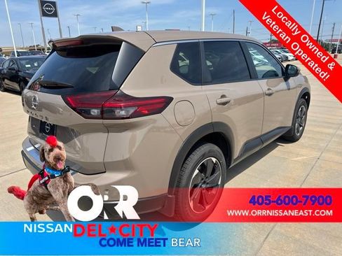 Used 2025 Nissan Rogue SV FWD image 5