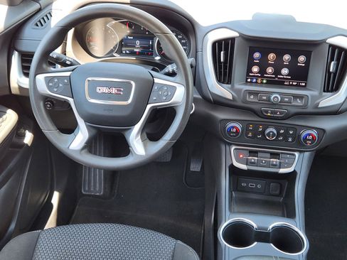 Used 2024 GMC Terrain SLE w/ Driver Convenience Package FWD image 9