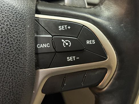 Used 2014 Jeep Grand Cherokee Limited AWD/4WD image 25