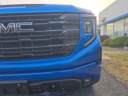 Used 2022 GMC Sierra 1500 Elevation w/ Preferred Package image 10